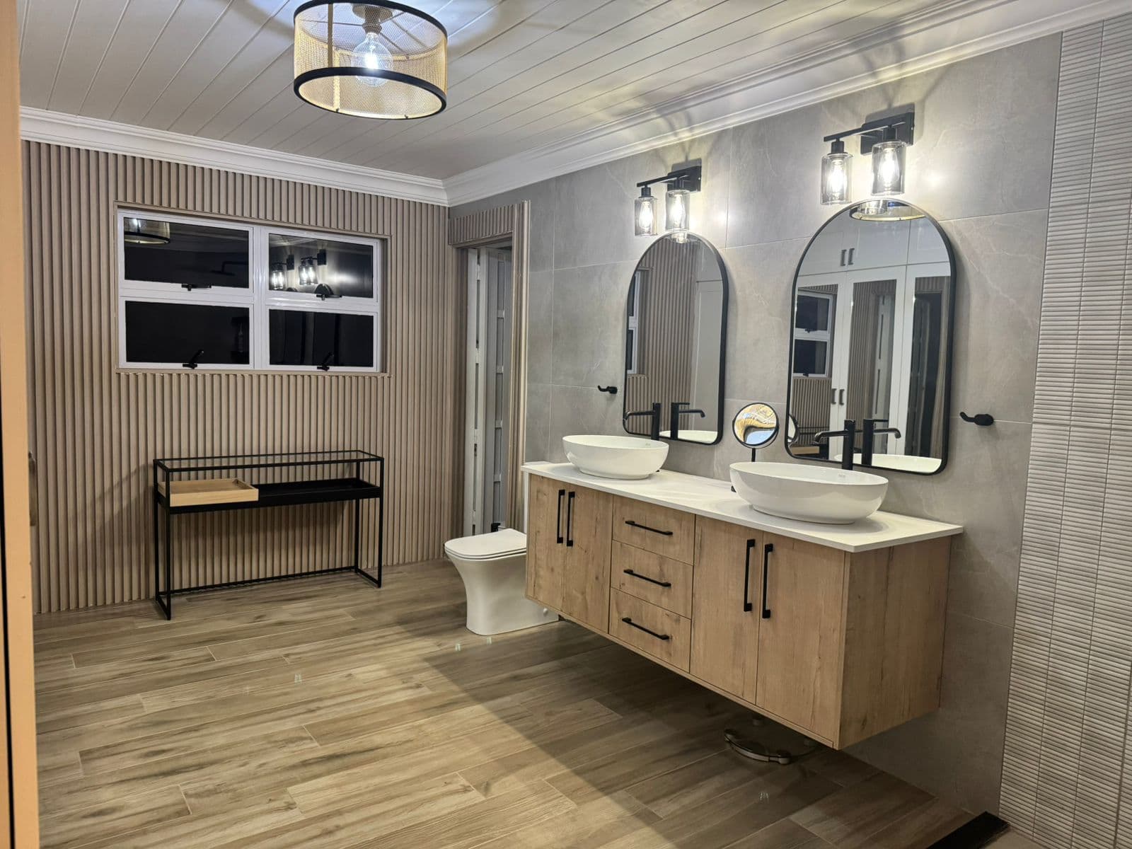 Carpenter Potchefstroom Woodit, built-in floating vanity with slatted feature wall and wood-look flooring